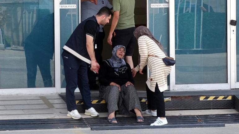 Ölüm onları lunapark dönüşünde yakaladı Kaldırımda yürüyen baba ve oğluna otomobil çarptı