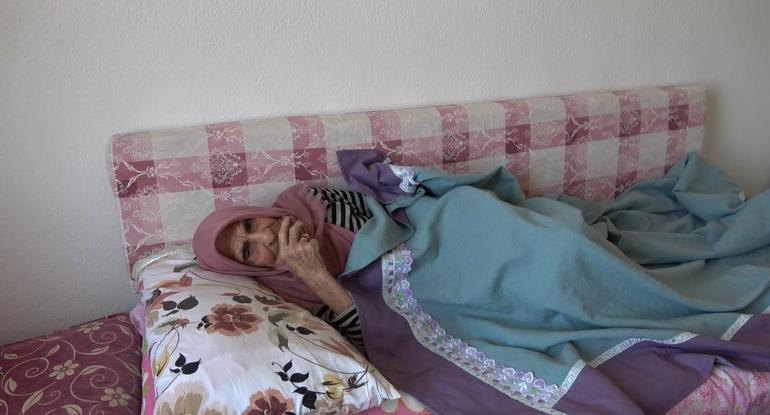 Tam 101 yaşında, 24 torunlu Fatma Teyze torununun torunuyla buluştu