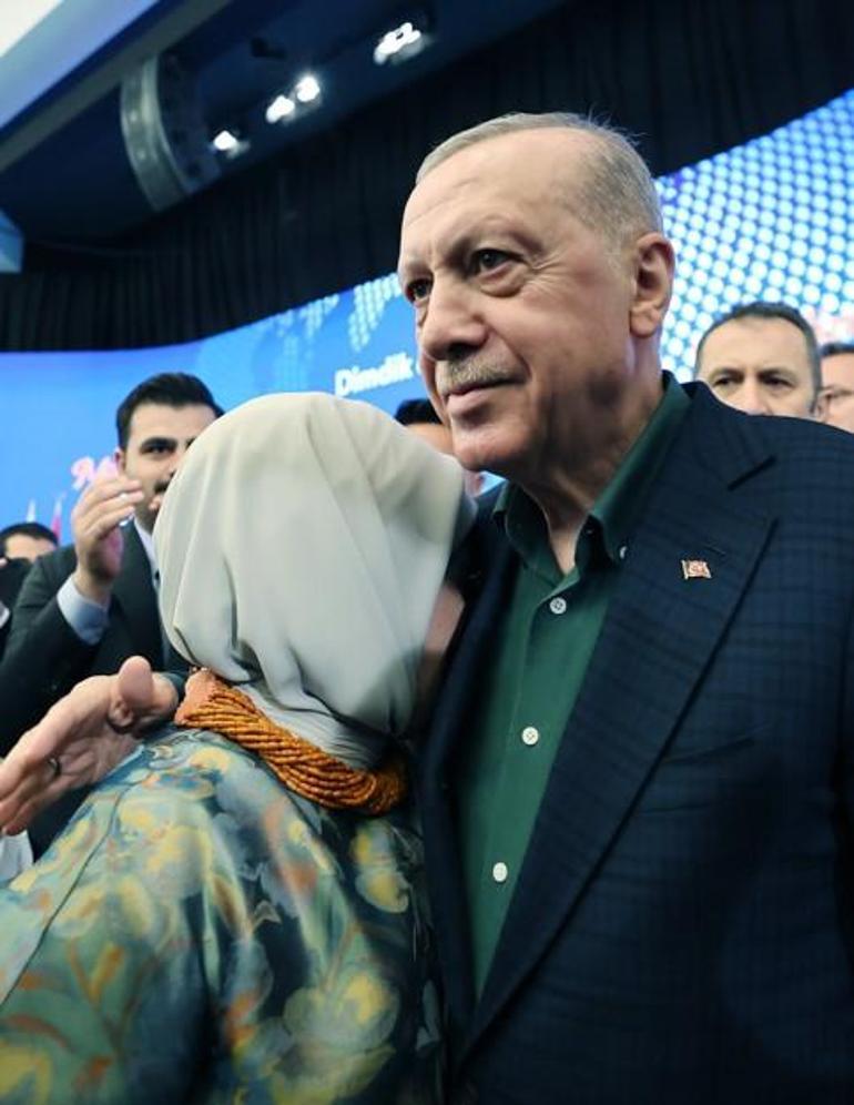 68723d67280d2d4b642c3cde Cumhurbaşkanı Erdoğan'ın tarihi konuşması sonrası Emine Erdoğan'ın duygusal anları