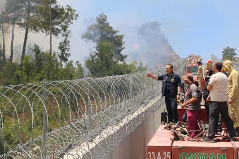 68727385280d2d4b642c3e2a Suriye sınırında orman yangınına müdahale sürüyor! Ekipler tayakkuzda