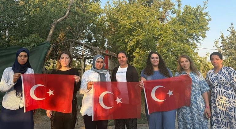 6872aa16407805e46c03a24c Terörsüz Türkiye'ye ay yıldızlı bayraklarla destek