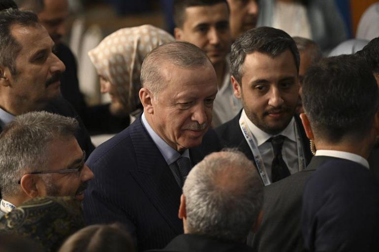 Cumhurbaşkanı Erdoğan: Yeni dönemin kapıları aranıyor
