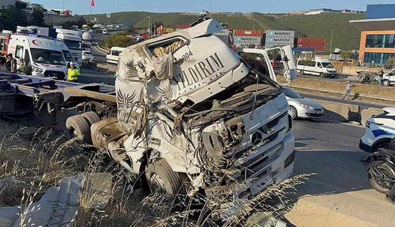 68752e08280d2d4b642c4588 Kocaeli'de korkunç kaza! 3 araç birbirine girdi! 5 ölü, 1 yaralı