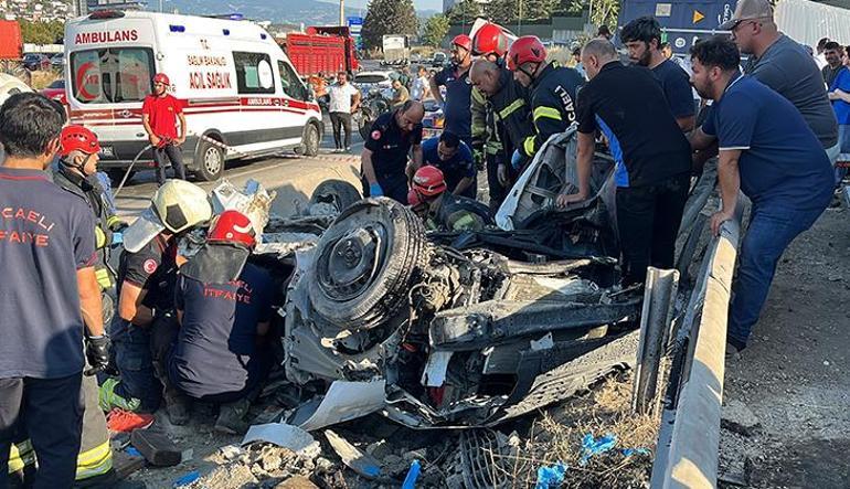 687532a1280d2d4b642c459c Kocaeli'de korkunç kaza! 3 araç birbirine girdi! 5 ölü, 1 yaralı