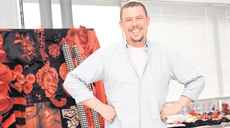 McQueen, tiyatro eserine dönüşüyor
