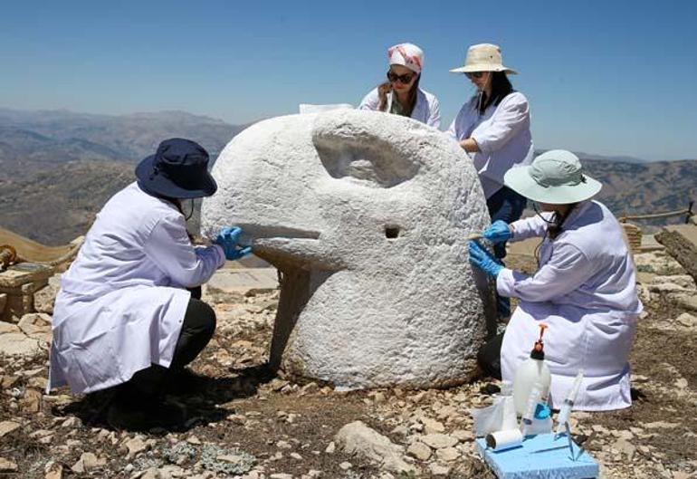 Nemrut Dağının dev heykellerine nano kireç kaplaması