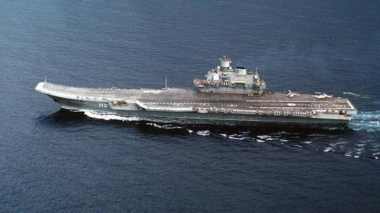 6876467ec4317961fa40347d Yangın, kaza, ihmal! Rusya, Amiral Kuznetsov'u gözden mi çıkarıyor: 'Lanetli gemi'