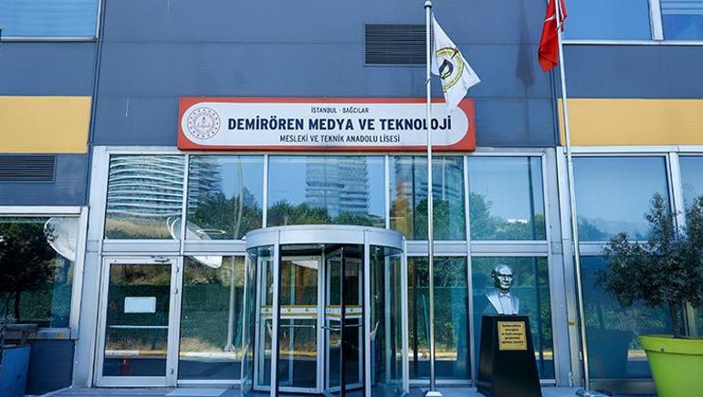 68766781280d2d4b642c4b0c Demirören Medya ve Teknoloji Lisesi yeni öğrencilerini bekliyor! Yapay zeka, yabancı dil ve yurt dışı fırsatlarıyla geleceğe hazırlıyor