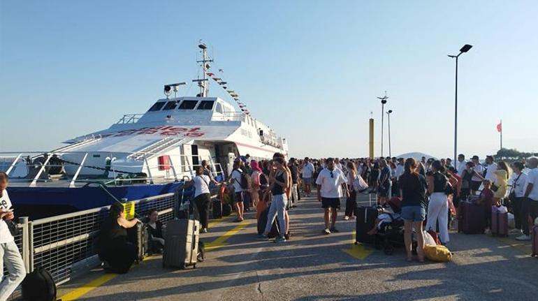68769d87407805e46c03b2ee Deniz otobüsünde zamanla yarış! Rahatsızlanan yolcu için geri dönüldü