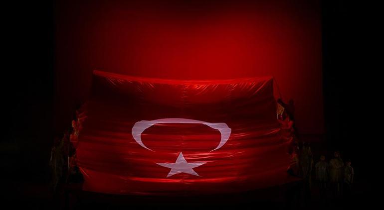 6876b4c1bf2042513df9f51b Cumhurbaşkanı Erdoğan 'En Uzun Gece' destanının ilk temsiline katıldı