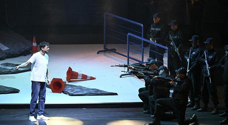 6876b4d8bf2042513df9f520 Cumhurbaşkanı Erdoğan 'En Uzun Gece' destanının ilk temsiline katıldı