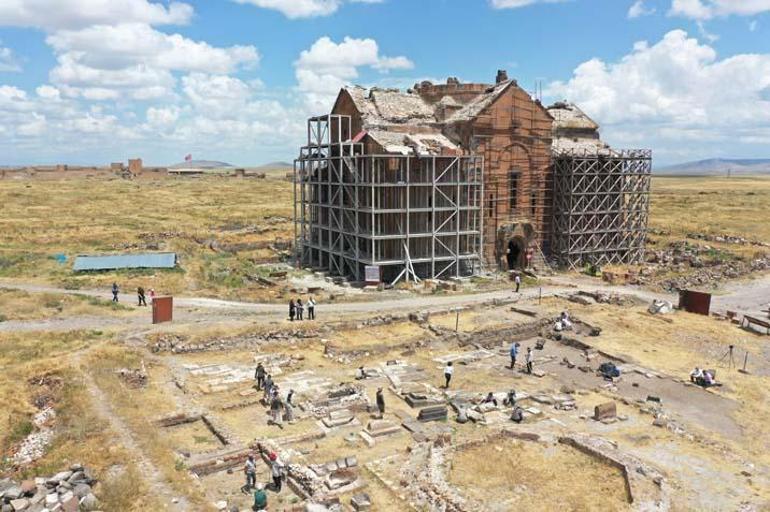 6877978ed13a6e6d2d96ba06 6 farklı noktada çalışmalar başladı! ‘1000 yıldır toprak altındaydı, çıkardık’