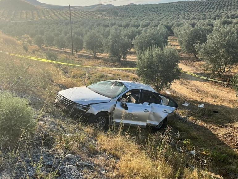 6877ba1fd13a6e6d2d96bb42 Otomobil zeytin bahçesine uçtu: baba öldü, eşi ve 3 çocuğu yaralandı