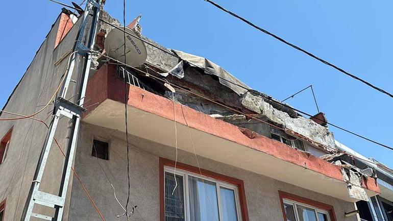 6878daf2bf2042513dfa00f7 Kâğıthane’de faciadan dönüldü! 3 katlı binanın balkonu çöktü