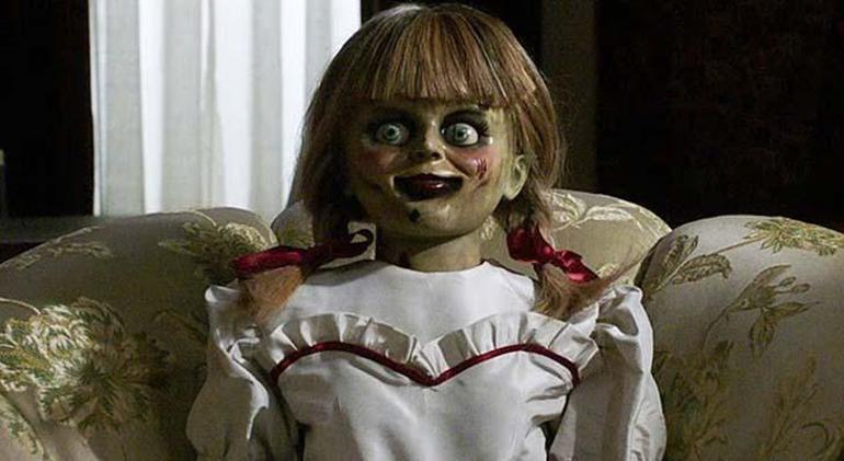 6878ecccc4317961fa403f7e LANETLİ BEBEK ANNABELLE İLE KARŞILAŞTI: 'KARA ENERJİSİ TURU' ÖLÜMLE BİTTİ!