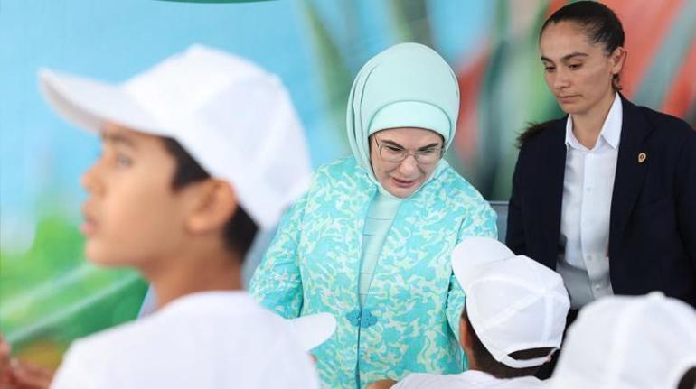 687a64c4d13a6e6d2d96c575 Emine Erdoğan, Ümraniye Çevre Şenliği'ne katıldı