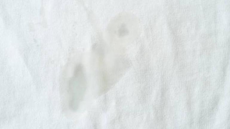 Yağ lekesini söküp atan formül Kıyafetlerin çöp olmasına gerek yok