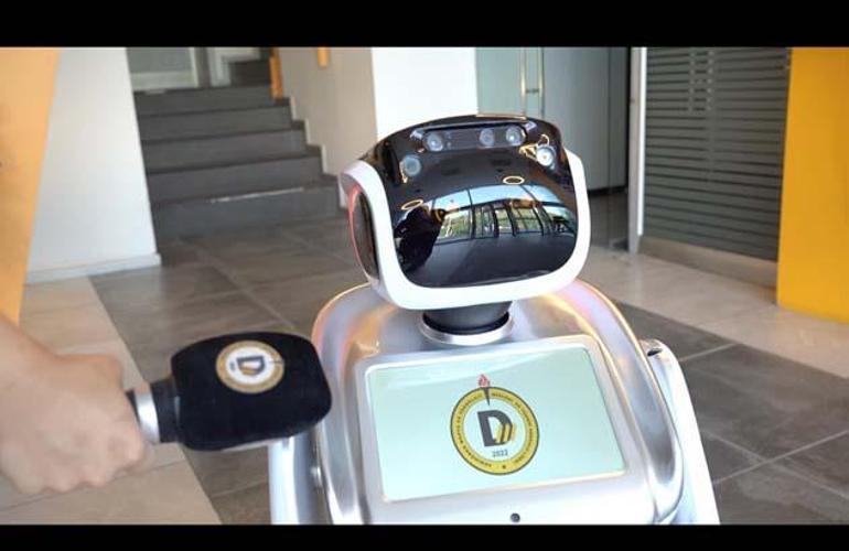 687b4dd2d13a6e6d2d96c8c6 Yapay zeka eğitimi veren Türkiye'de ilk ve tek okul! Demirören Medya ve Teknoloji MTAL'de robotla tanıtım