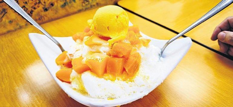 Buzun renkli dünyası