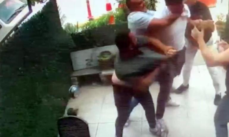 687bab57d13a6e6d2d96cb8d Kız arkadaşına hatalı park uyarısı yapan esnafı yumruklayarak hastanelik etti