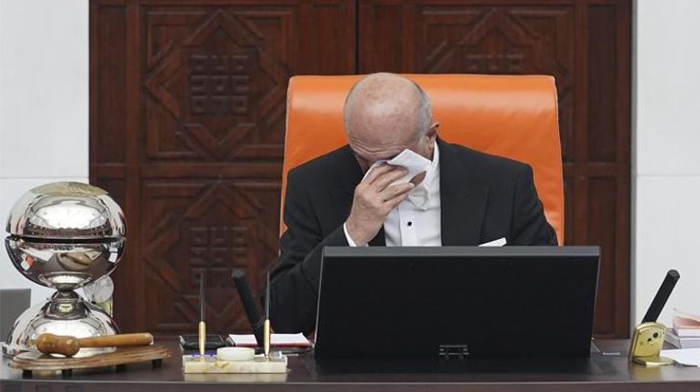 El ex presidente de CHP, Altan öymen, perdió la vida