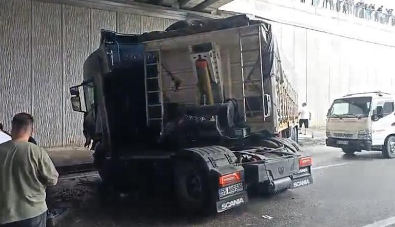 687bb711280d2d4b642c5db6 Kastamonu'da feci kaza! Otomobil, TIR'a çarptı: 3 ölü, 5 yaralı