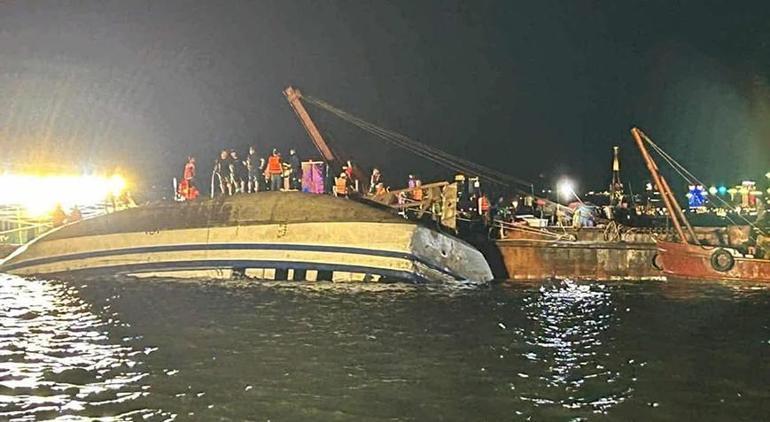 687bce30d13a6e6d2d96cc7a Vietnam'da tekne faciası! Çoğu turist 18 kişi öldü