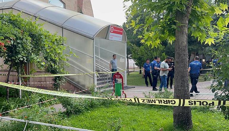Kayseride korkunç olay Camide namaz kılarken bıçakla öldürüldü