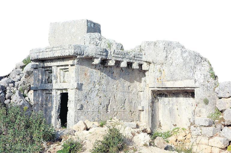 687c0c99d13a6e6d2d96cdf1 İngiliz turistlerin Türkiye’de en sevdiği yerler! ‘Şafak heykelleri altına boyuyor’