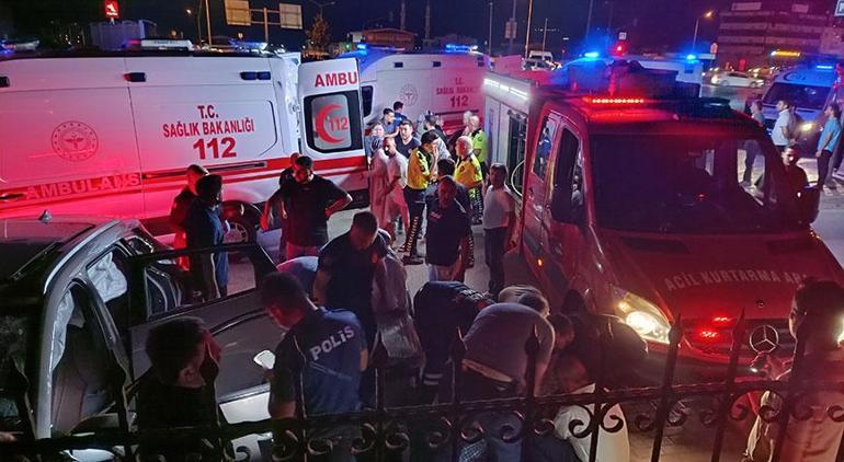 687c18f2d13a6e6d2d96ce23 Kırmızı ışık ihlali kaza ile sonuçlandı: 8 yaralı var