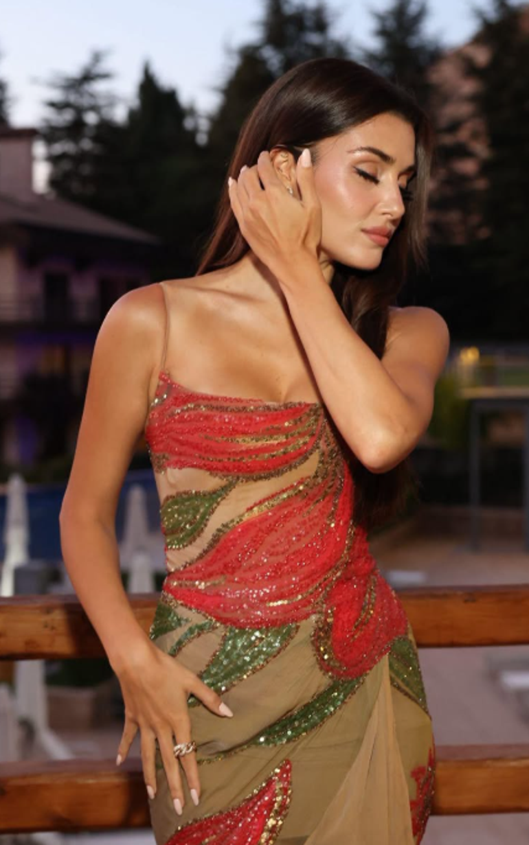 Hande Erçel liet met haar schoonheid een stempel op de bruiloft drukken, oog in oog met Hakan Sabancı