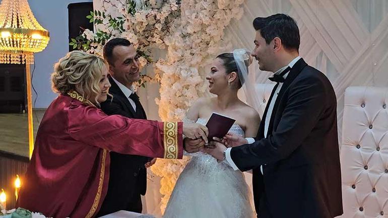 687cabd2d13a6e6d2d96cfda Nikah memuru olarak karşısına çıktı! 'Ağlarsam kusura bakmayın'