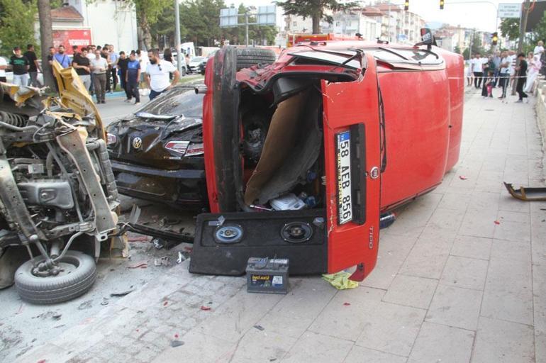 687d3430d13a6e6d2d96d280 Makas atan ehliyetsiz sürücü ortalığı savaş alanına çevirdi