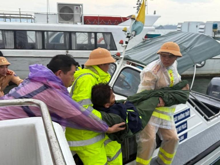 687d39acd13a6e6d2d96d29f Vietnam'daki tekne faciasında ölü sayısı yükseldi