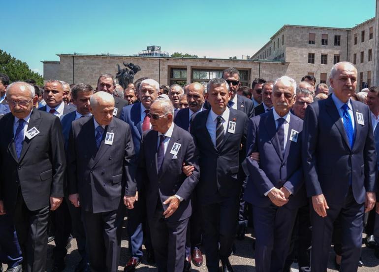 Altan Öymene Veda Özay şendir: El sicómoro de la República nunca morirá incluso si nos dejan