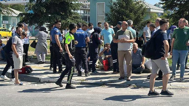 687e5080d13a6e6d2d96d753 Servis otobüsü, akaryakıt tankerine çarptı! Çok sayıda yaralı var