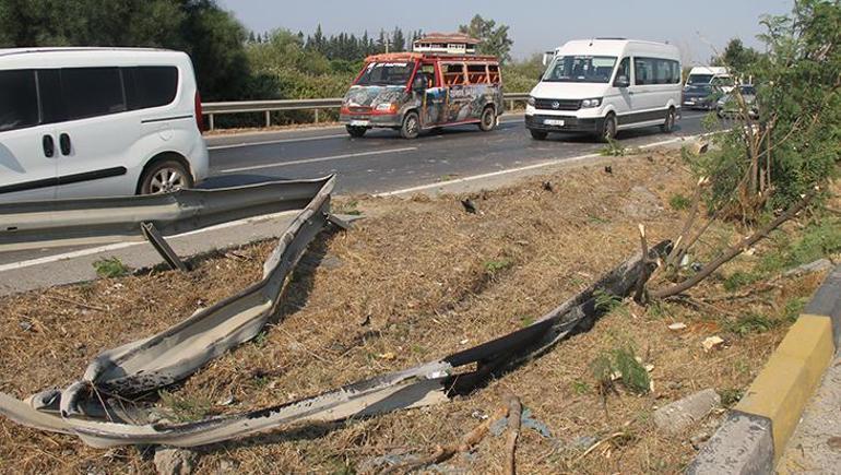 687f5108407805e46c03c8d6 Antalya'da tur otobüsü köprü bariyerleri arasında sıkıştı