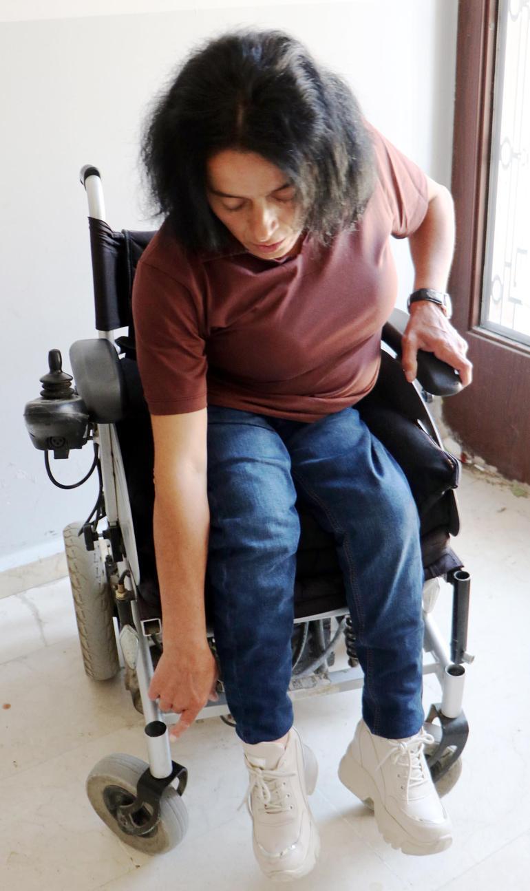688089cb280d2d4b642c6a7d Üst komşularından dehşeti yaşadı: 5 erkek tekme ve sopayla engelli kadını darbetti