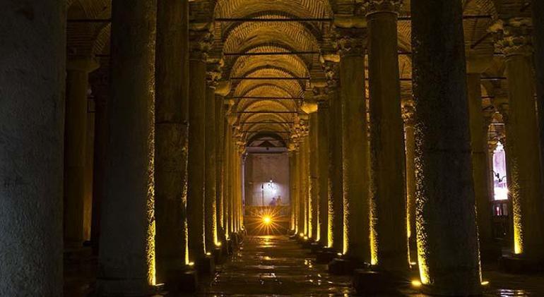 Przerażający scenariusz trzęsienia ziemi w Stambule według prasy amerykańskiej: Czas ucieka, Hagia Sophia może się zawalić