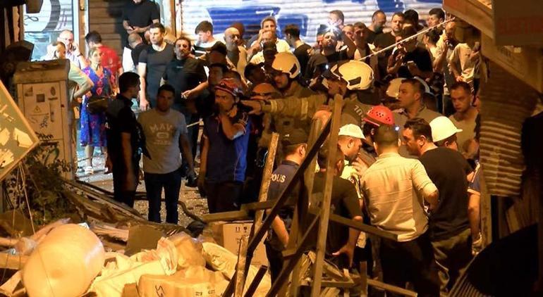 El edificio 3 -Storey se derrumbó después de la explosión en Beyoğlu