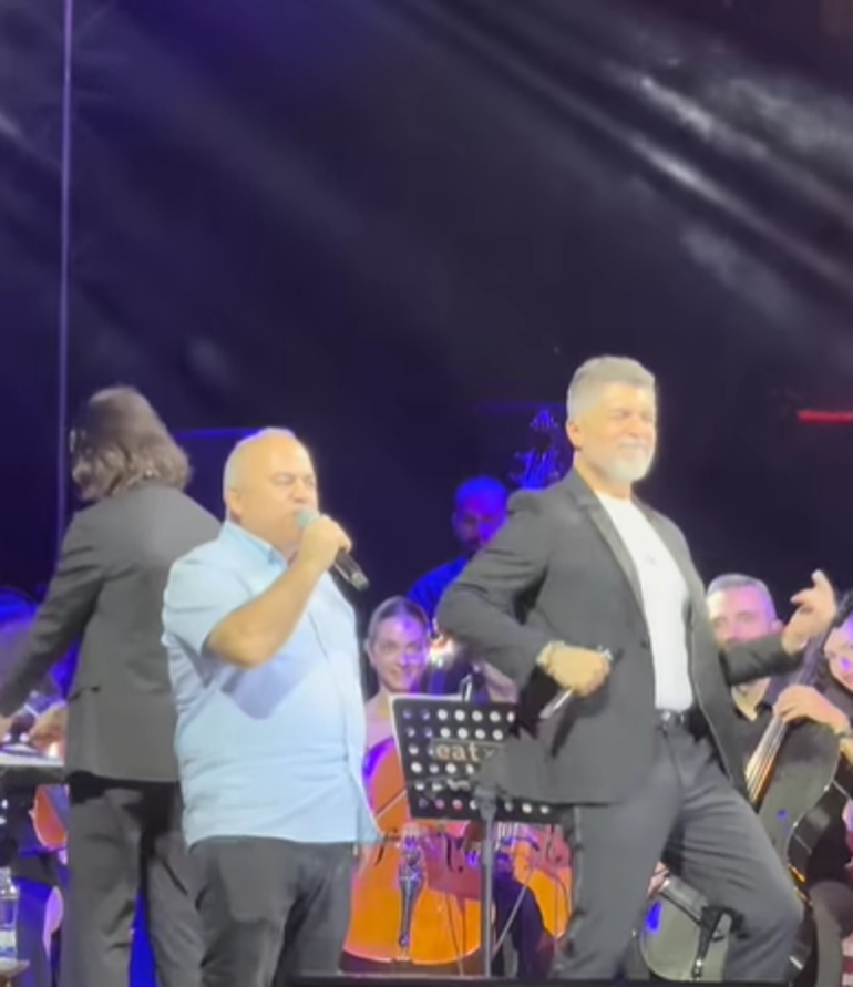 Sosyal medyaya damga vurmuştu Özcan Deniz ile aynı sahneyi paylaştı