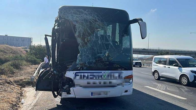 68832a07e25e42c8919a4c53 TEM'de feci kaza! Yolcu otobüsü kamyona çarptı: Yaralılar var