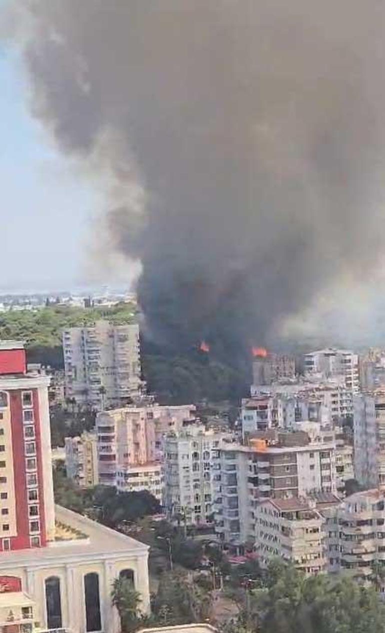 Son dakika... Antalyada orman yangınları Alevler Bülent Ersoyun villasına da sıçradı
