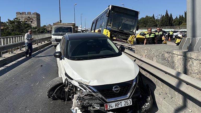 68848d3fba1ad627b368f6d0 Fatih'te İETT otobüsü çelik bariyerlerde asılı kaldı
