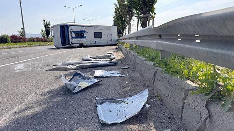 68875471a24008c540a8869b Askeri personeli taşıyan servis devrildi! 13 yaralı