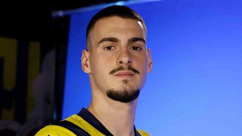 Fenerbahçede ayrılık Yıldız futbolcuya 2 kulüpten resmi teklif