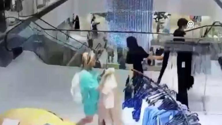 6887864f0e2c3c6ca8171b19 İngiliz komedyen İstanbul'da mağazadan kıyafet çaldığı iddiasıyla yakalandı!
