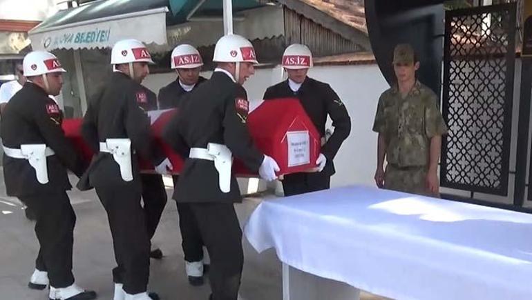 688a0700a24008c540a88e39 Amasya'da traktörün devrilmesi sonucu ölen Uzman Çavuş Demirci'nin cenazesi defnedildi