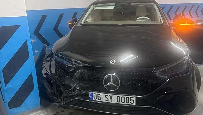 688a1c63a24008c540a88f5f Çeşme'de vale skandalı! 7 milyonluk aracı otoparkta pert etti