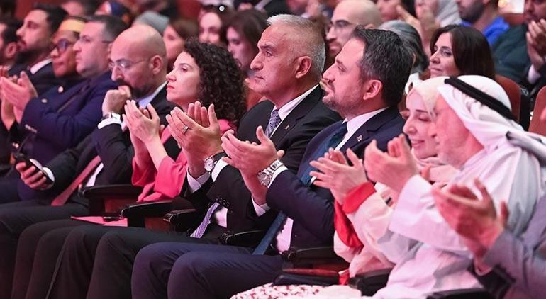 688a60de3f27d3361d153e81 Bakan Ersoy: Türkçemiz duyguların ve düşüncelerin harmanlandığı bir gönül dilidir